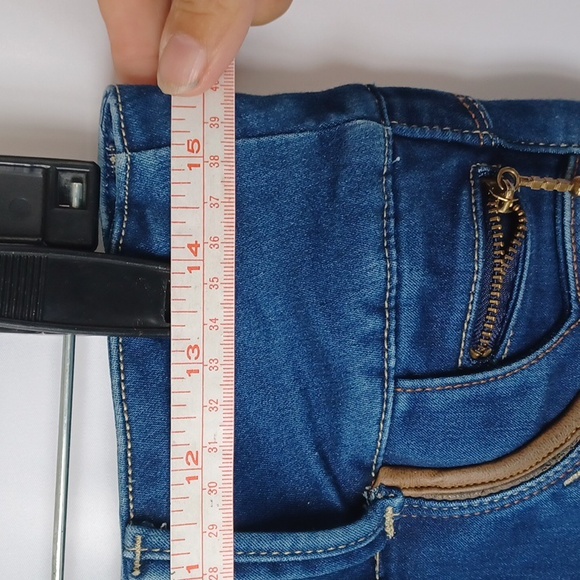 Aranza Butt Lifting Skinny Jeans, Sz 9, Embroidered, Strechy, 30" Inseam - Picture 9 of 10